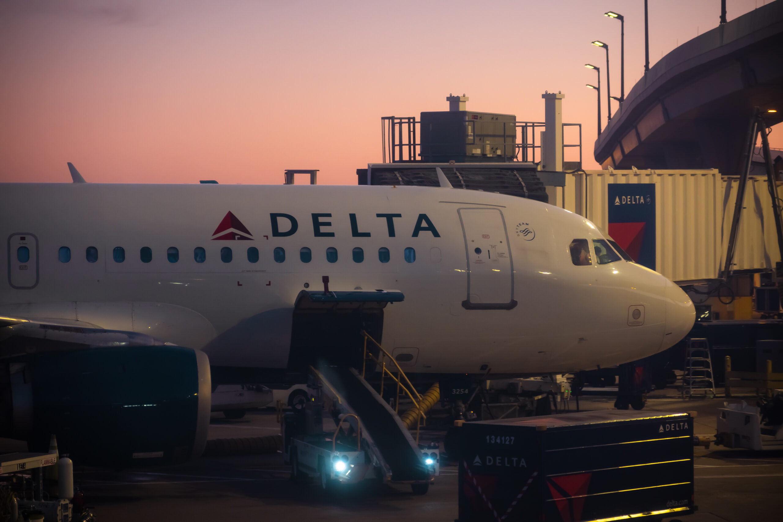 Delta Led Airlines’ New XNA Investments, Analysis Shows