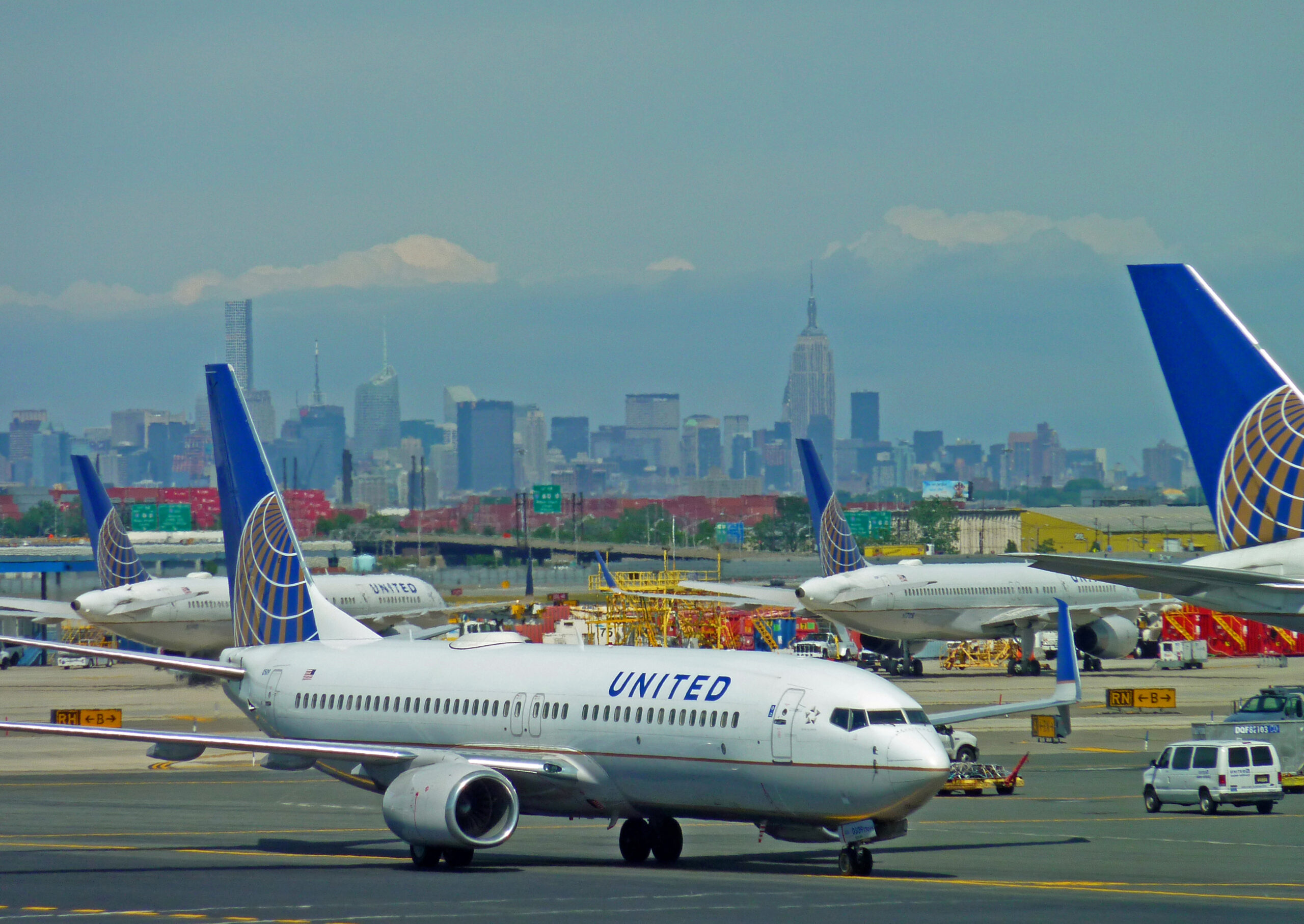 United to Restart XNA-to-Newark Route